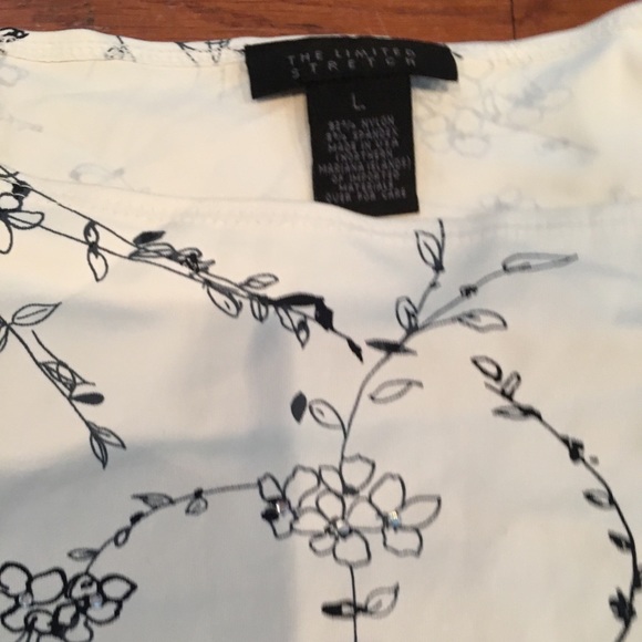 Lovely white and black stretchy long sleeve top. - Picture 2 of 4